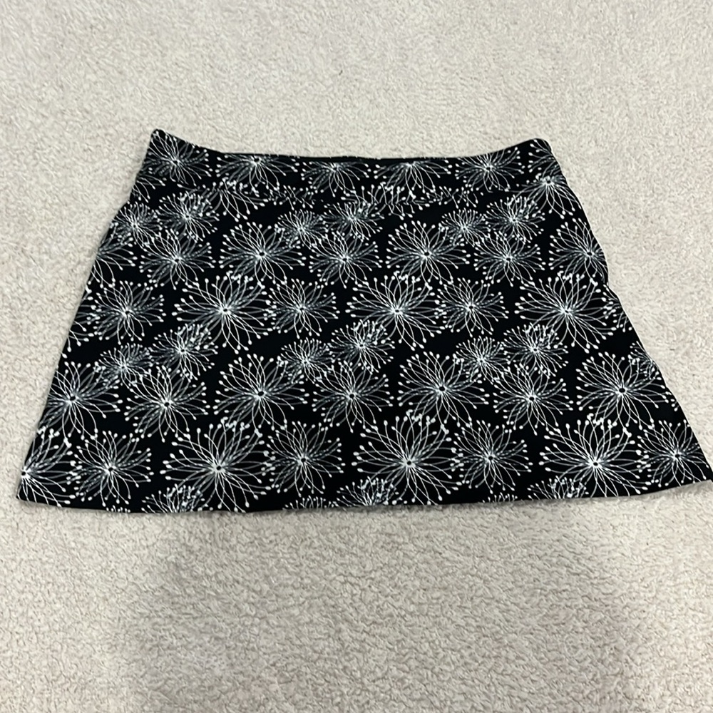 Tranquility by Colorado Stylish Black and White Floral Skort Size Large - Picture 3 of 4